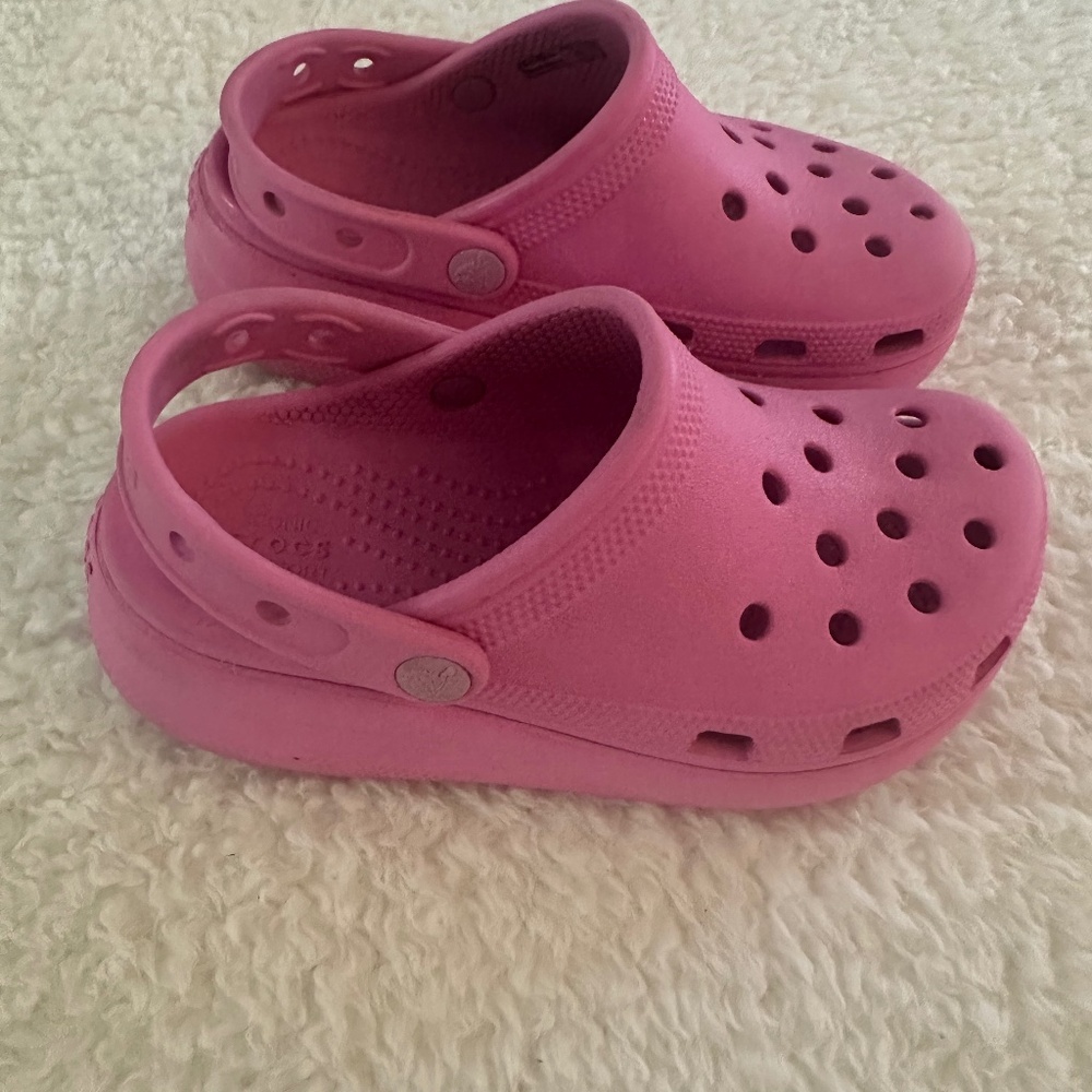 Girls platform crocs